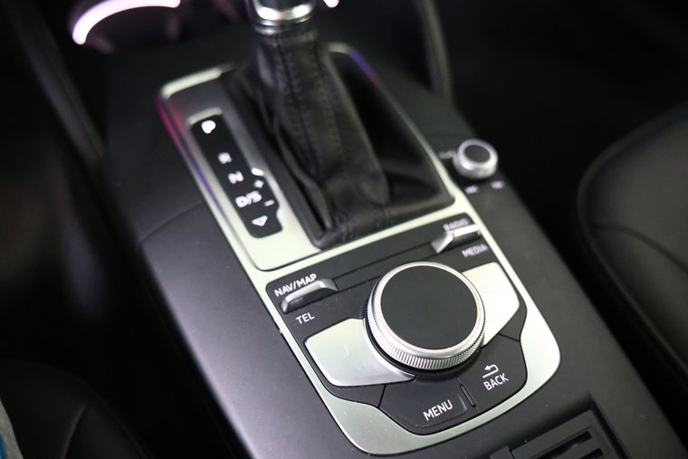 Vehicle Image 23