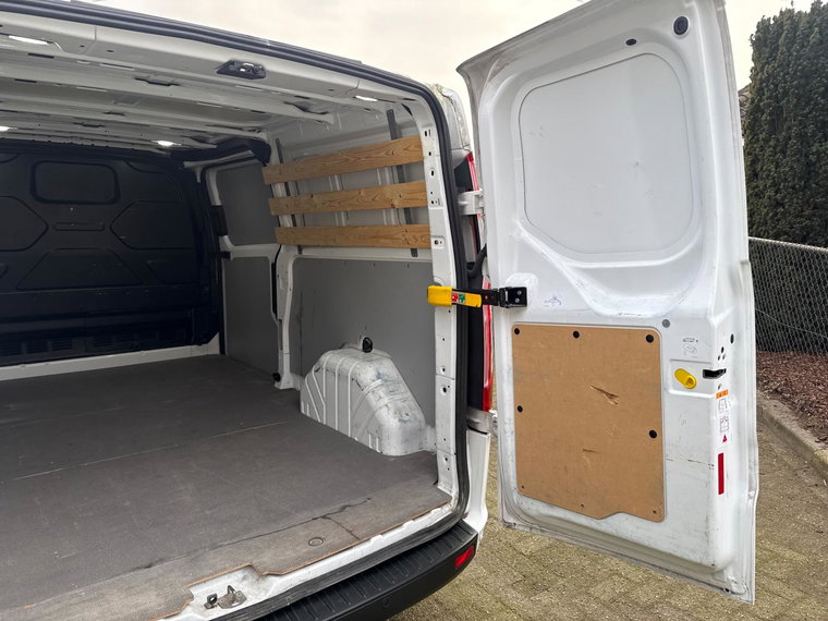 Vehicle Image 21