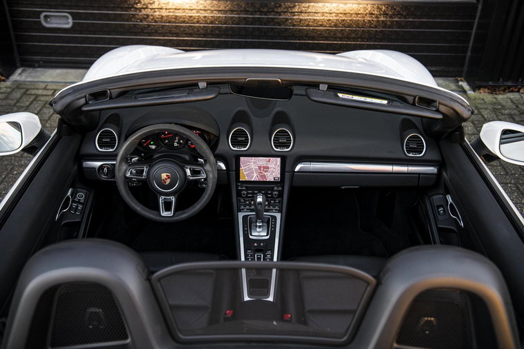 Vehicle Image 32