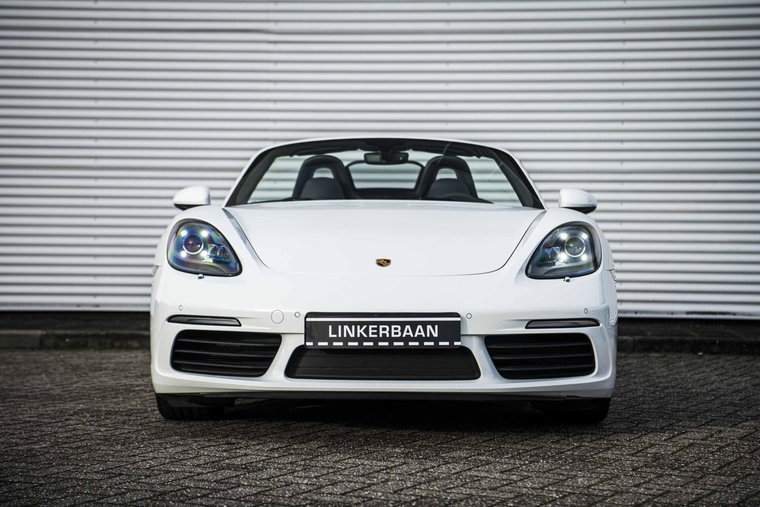 Vehicle Image 11