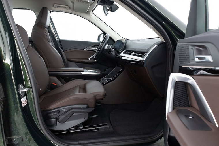 Vehicle Image 8