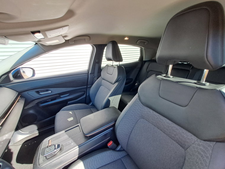 Vehicle Image 13
