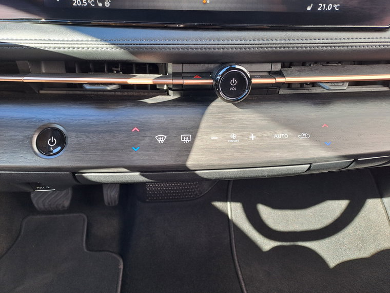 Vehicle Image 32