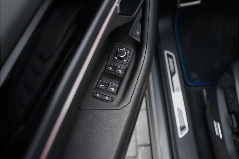 Vehicle Image 48