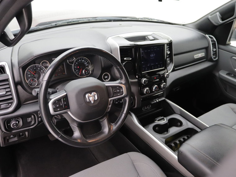 Vehicle Image 25