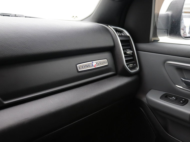 Vehicle Image 32