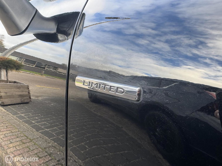 Vehicle Image 30