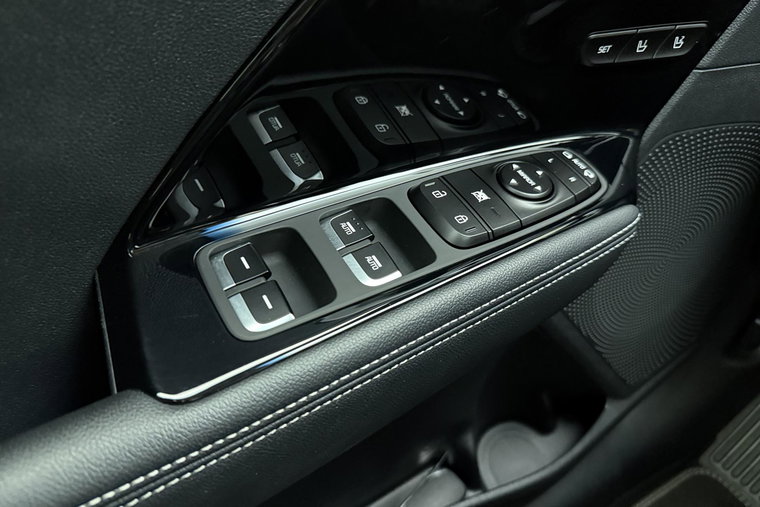Vehicle Image 32