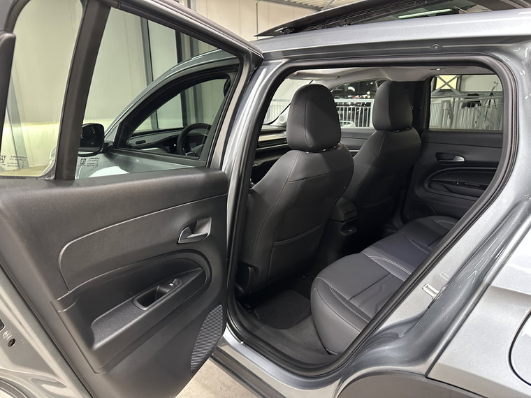 Vehicle Image 30