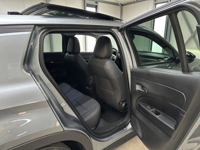 Vehicle Image 33