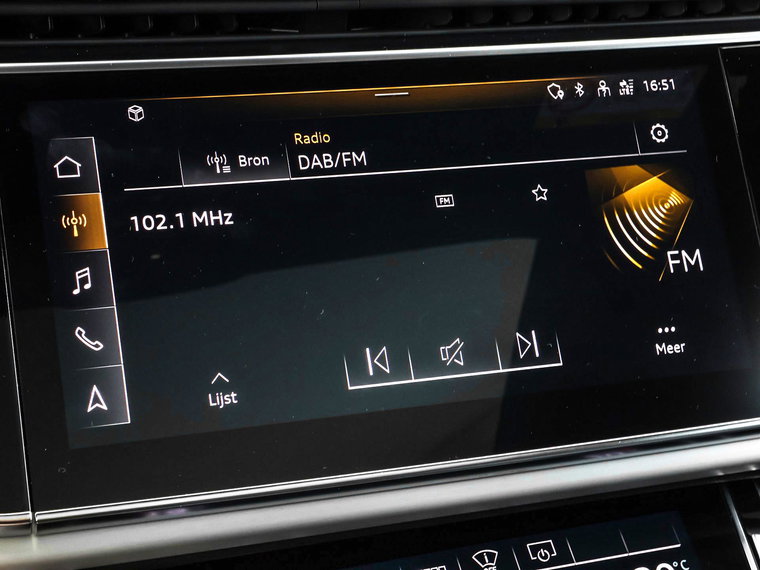 Vehicle Image 32