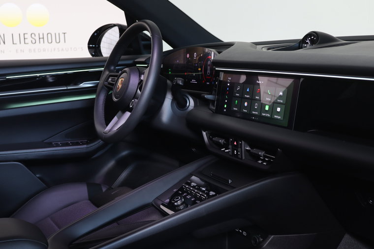 Vehicle Image 32