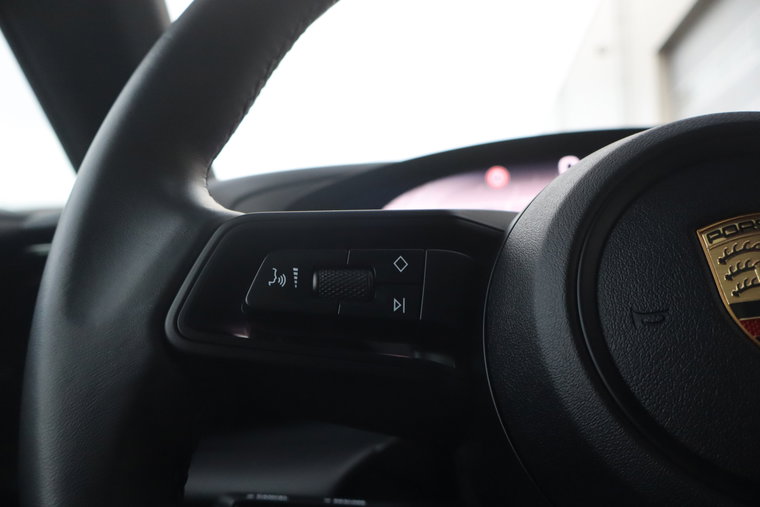 Vehicle Image 38