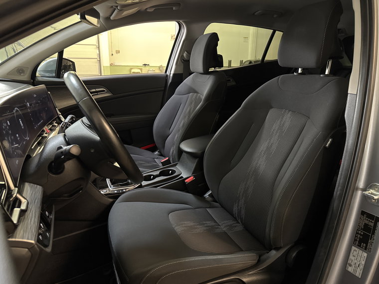 Vehicle Image 16