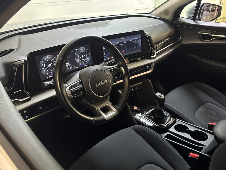 Vehicle Image 32