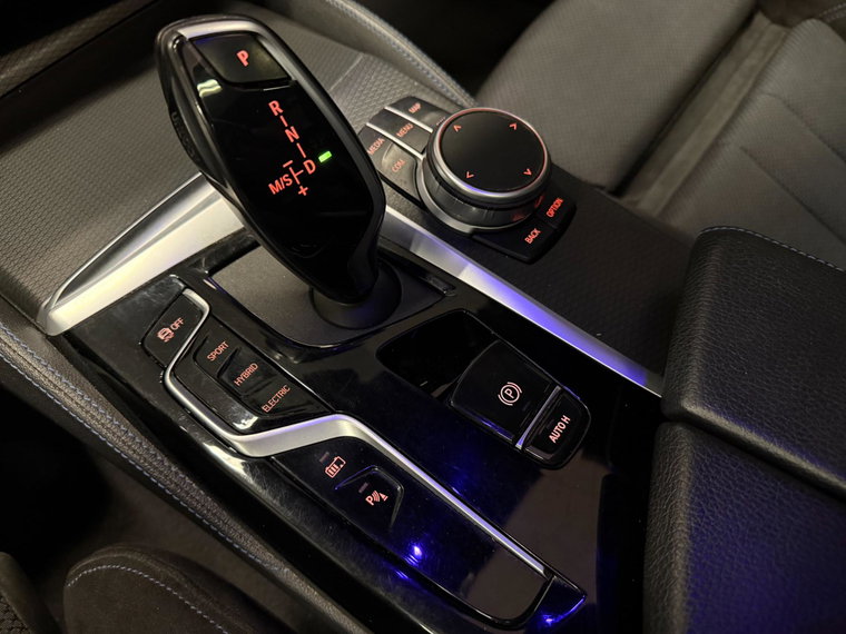 Vehicle Image 32