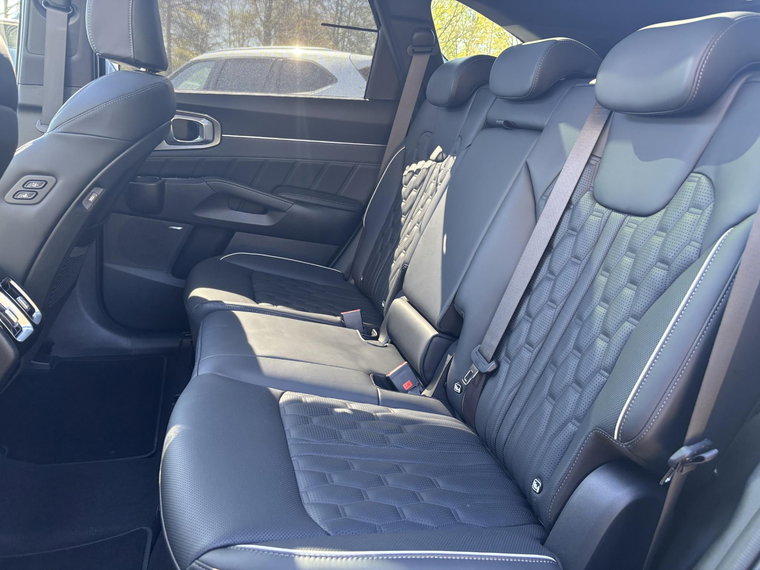 Vehicle Image 38