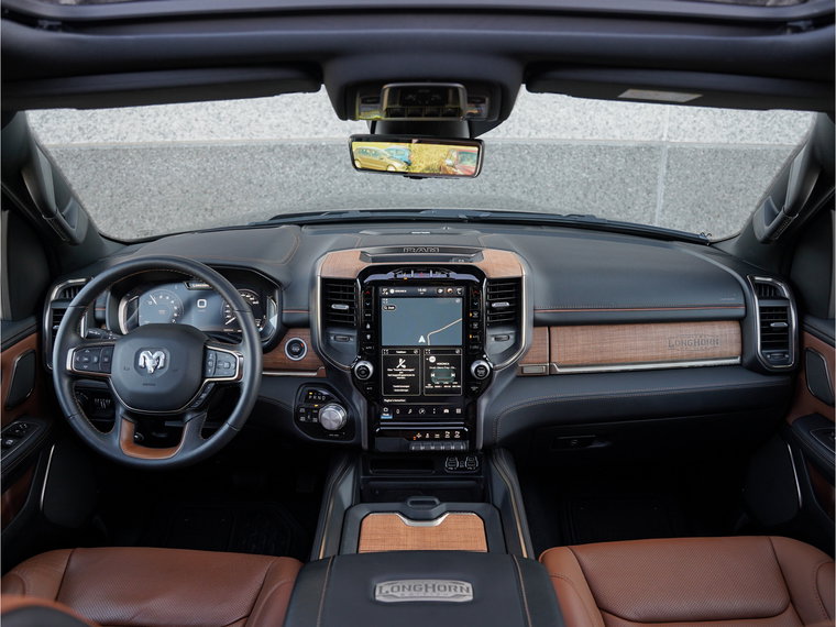 Vehicle Image 25