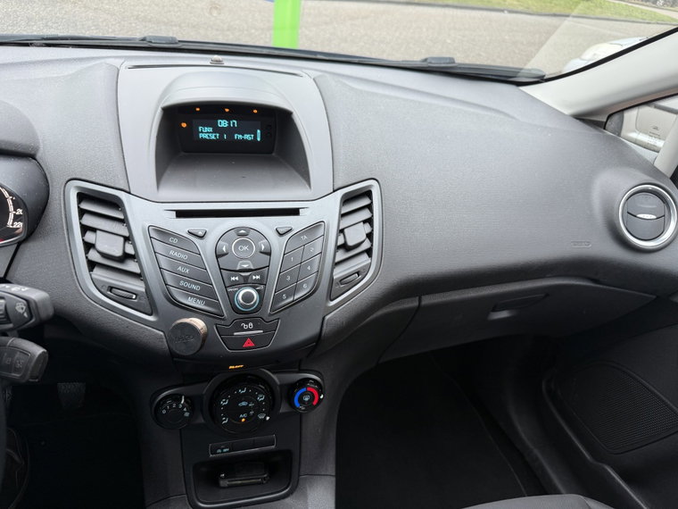 Vehicle Image 24