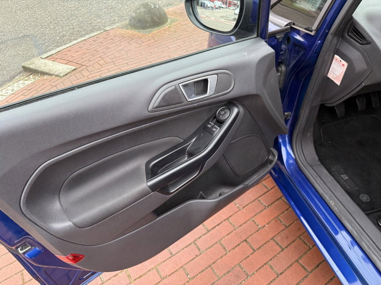 Vehicle Image 29