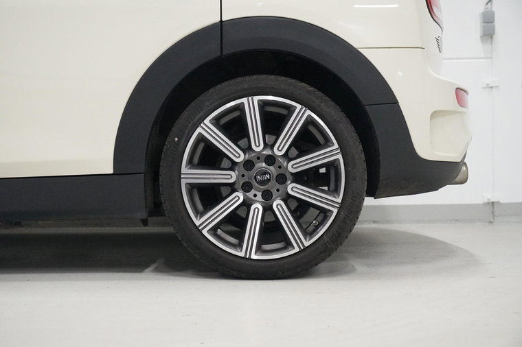 Vehicle Image 37