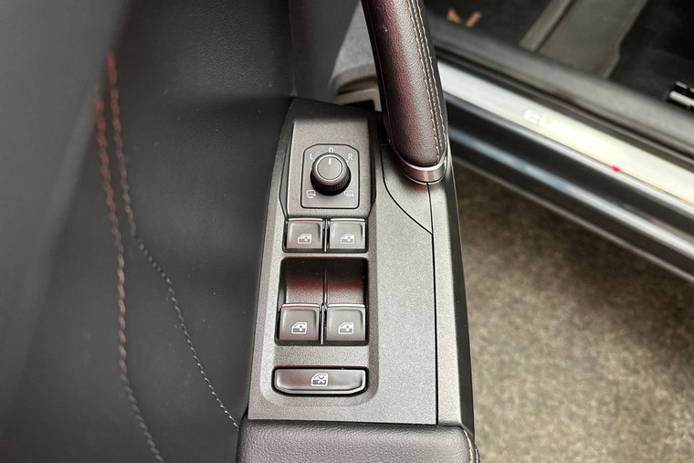 Vehicle Image 17
