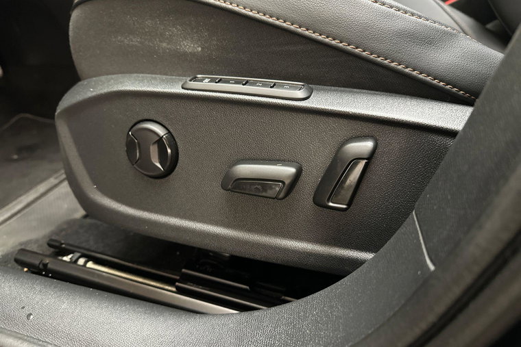 Vehicle Image 19