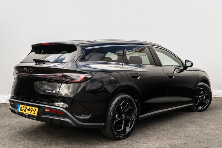Vehicle Image 6