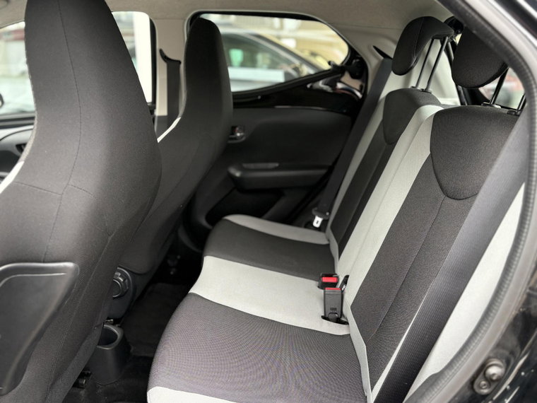 Vehicle Image 19