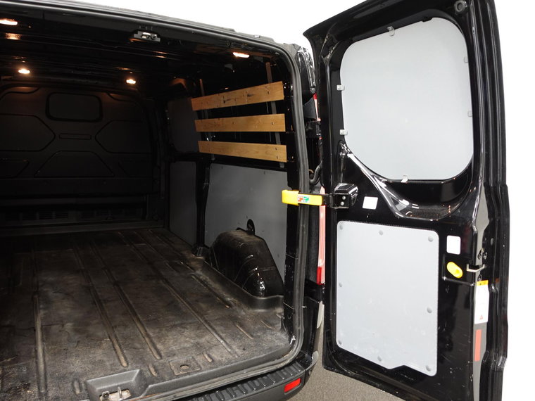 Vehicle Image 38