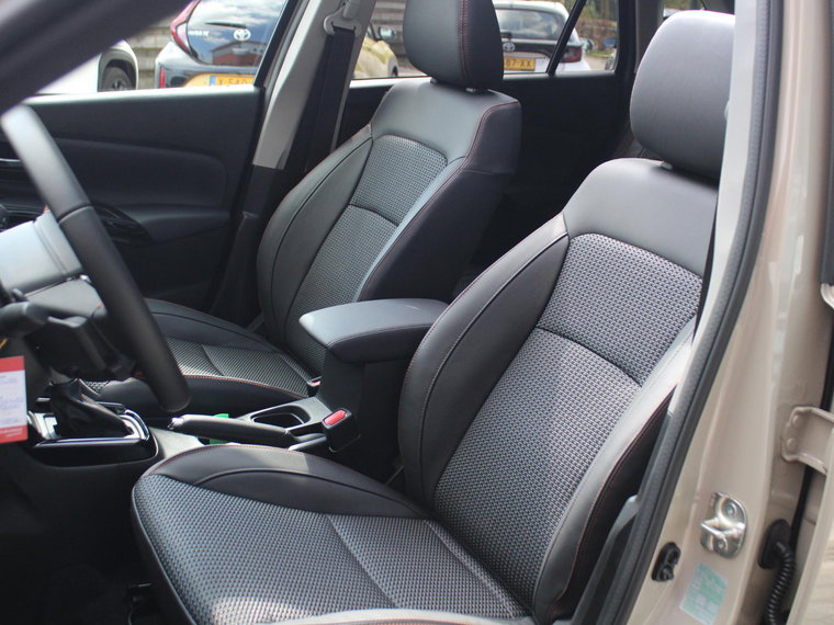 Vehicle Image 16