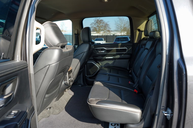 Vehicle Image 35