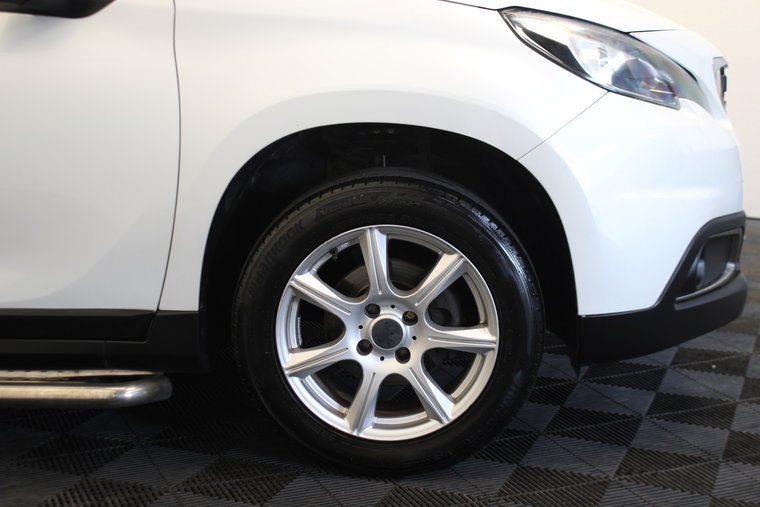Vehicle Image 12
