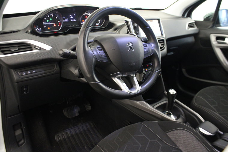 Vehicle Image 15