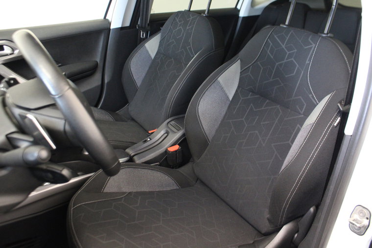 Vehicle Image 16