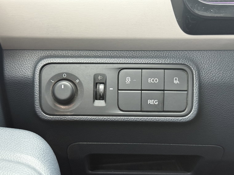 Vehicle Image 28