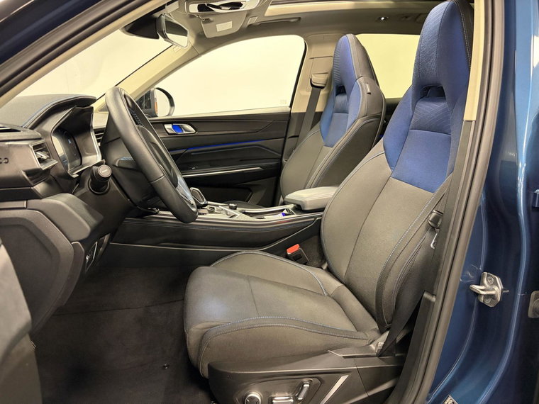 Vehicle Image 32