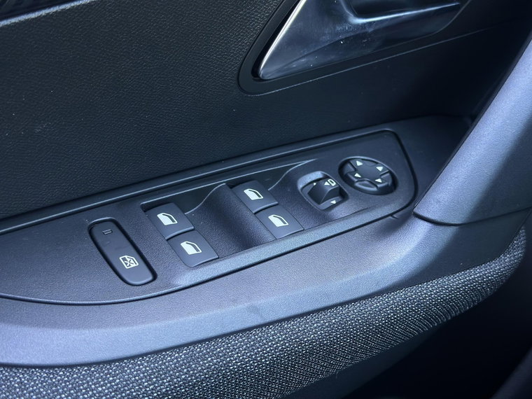 Vehicle Image 26