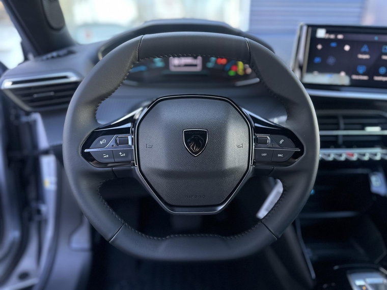 Vehicle Image 28