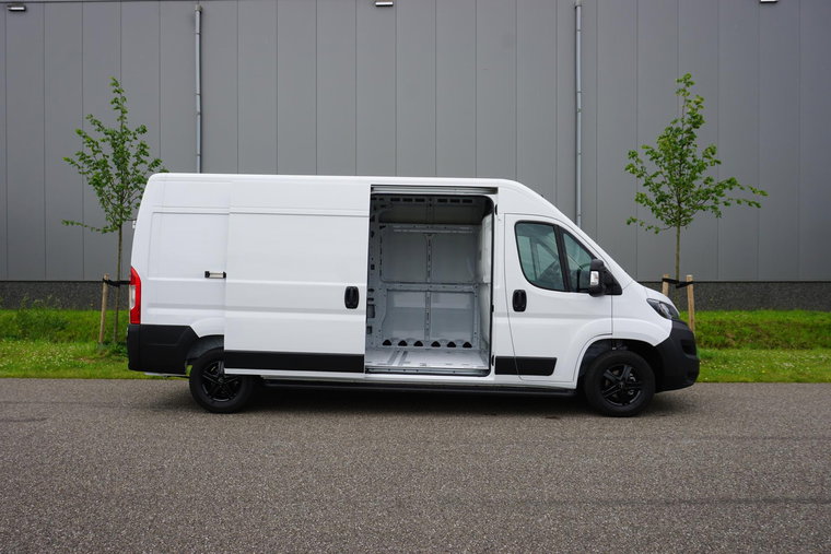 Vehicle Image 32