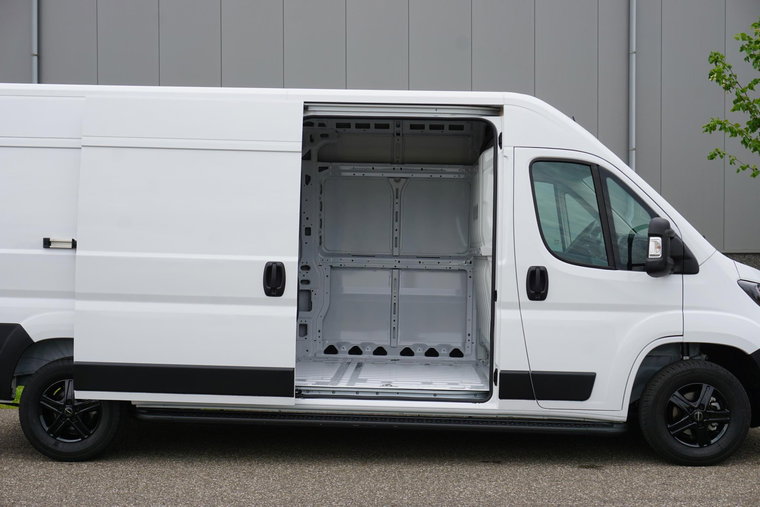 Vehicle Image 33