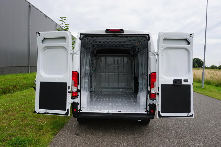 Vehicle Image 38