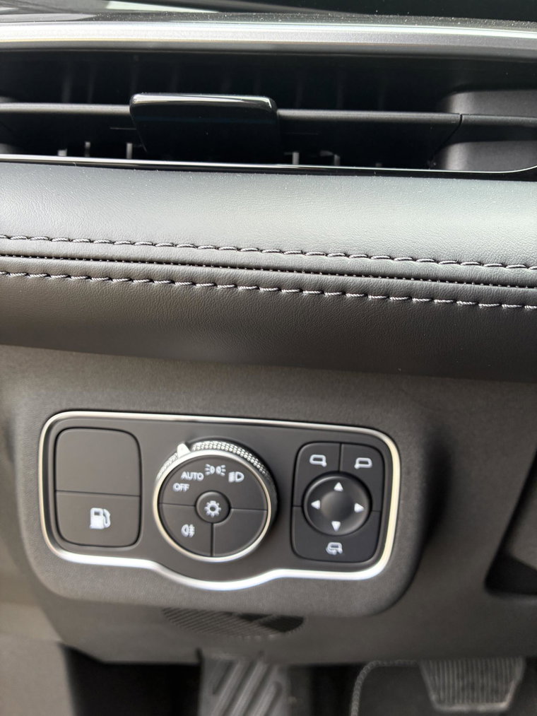 Vehicle Image 35