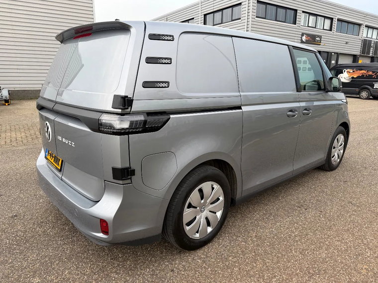 Vehicle Image 4
