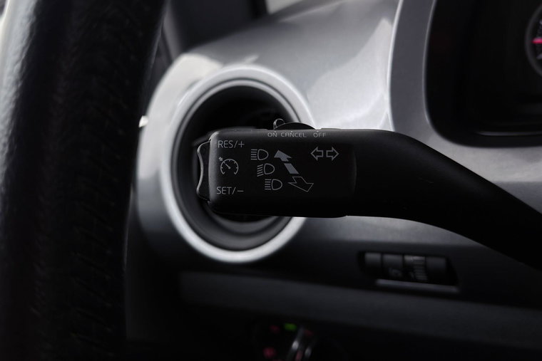 Vehicle Image 25
