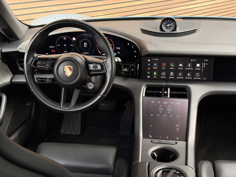 Vehicle Image 26