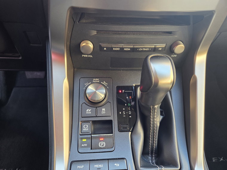 Vehicle Image 25