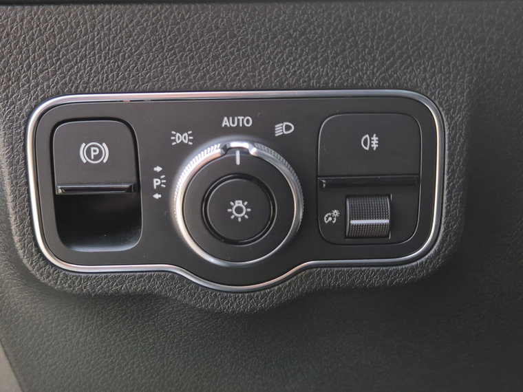 Vehicle Image 36