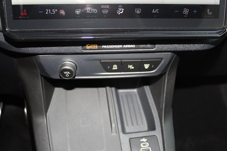 Vehicle Image 26