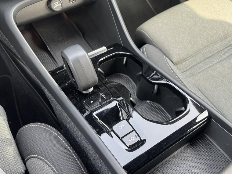Vehicle Image 25